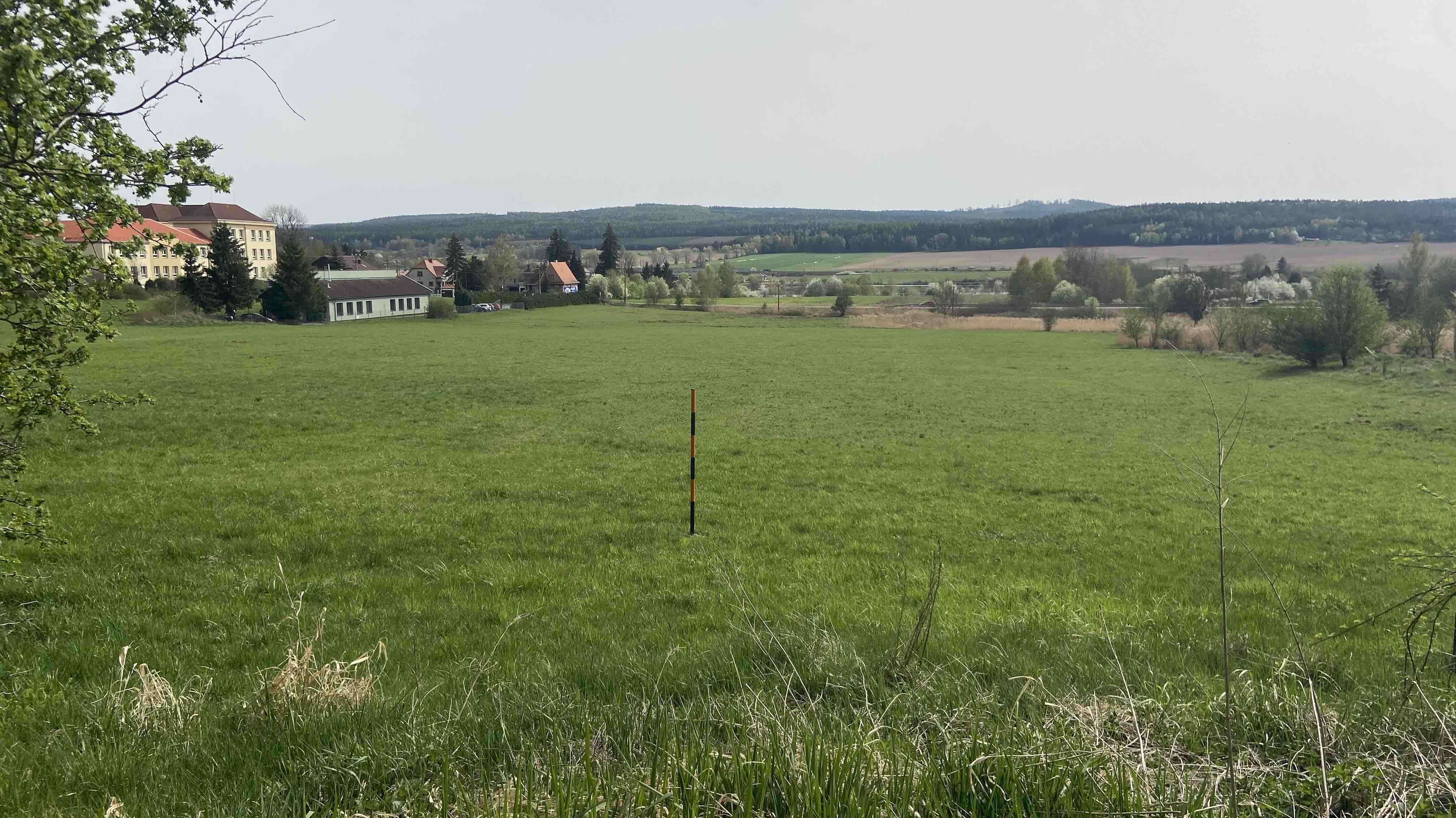 Pozemek Možnost až tří pozemků pro malou komunitu lidí v Mýtě nedaleko Rokycan.